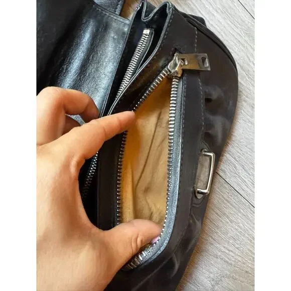 Mark Jacobs rare Vintage black leather bag with lock - Picture 6 of 16